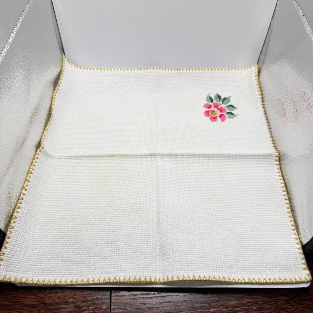 Vtg‎ Set of 6 Embroidered Floral Napkins White Gold Trim Tablecloth Cross Stitch